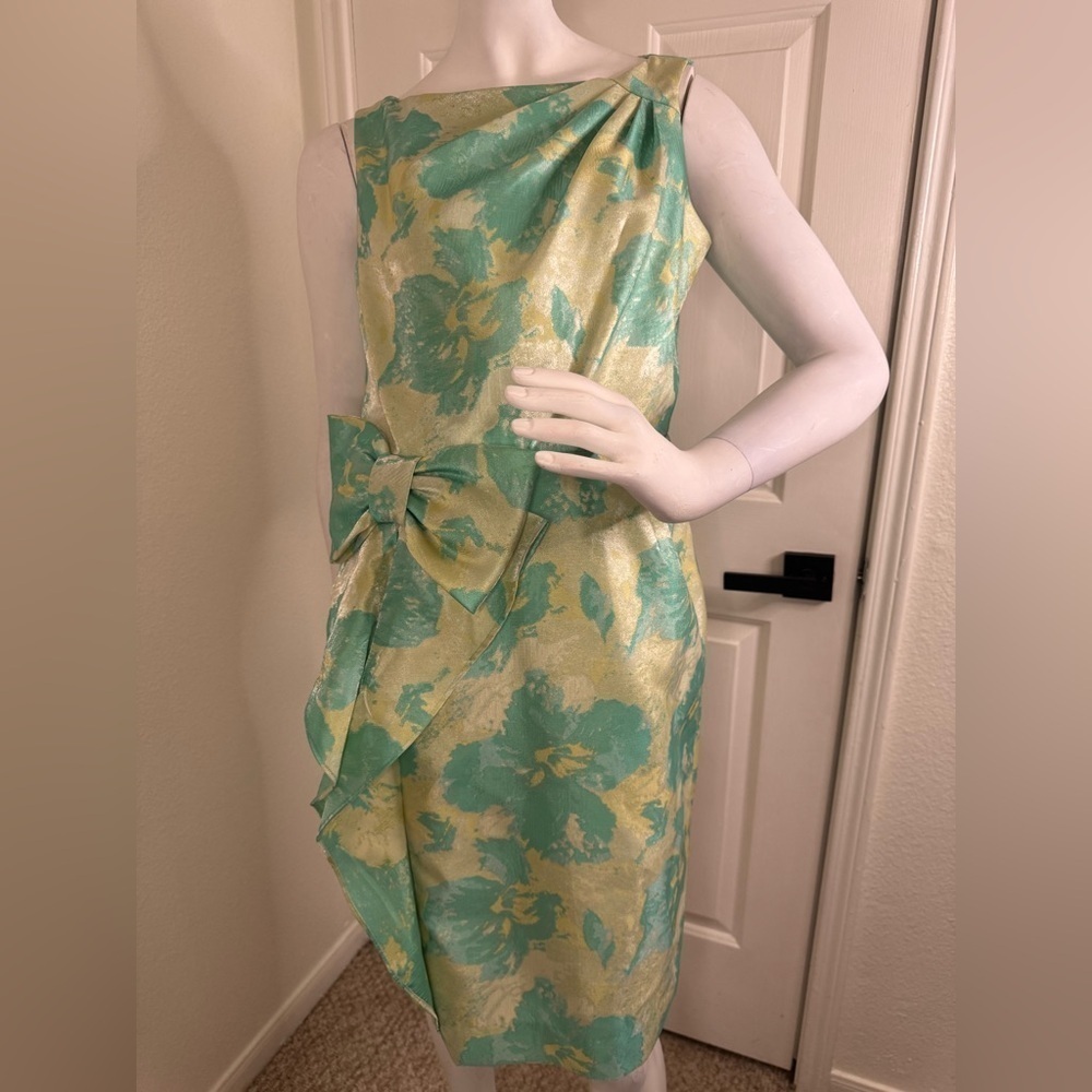 Teri Jon Elegant Floral Green and Gold Dress Size 8. G42